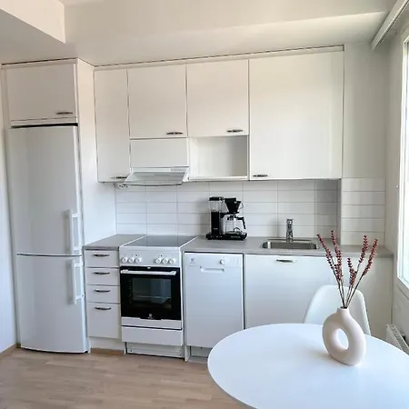 Station Apartment *